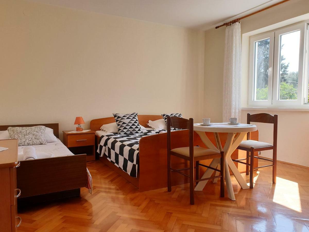 Guest House Miro Novalja Buitenkant foto