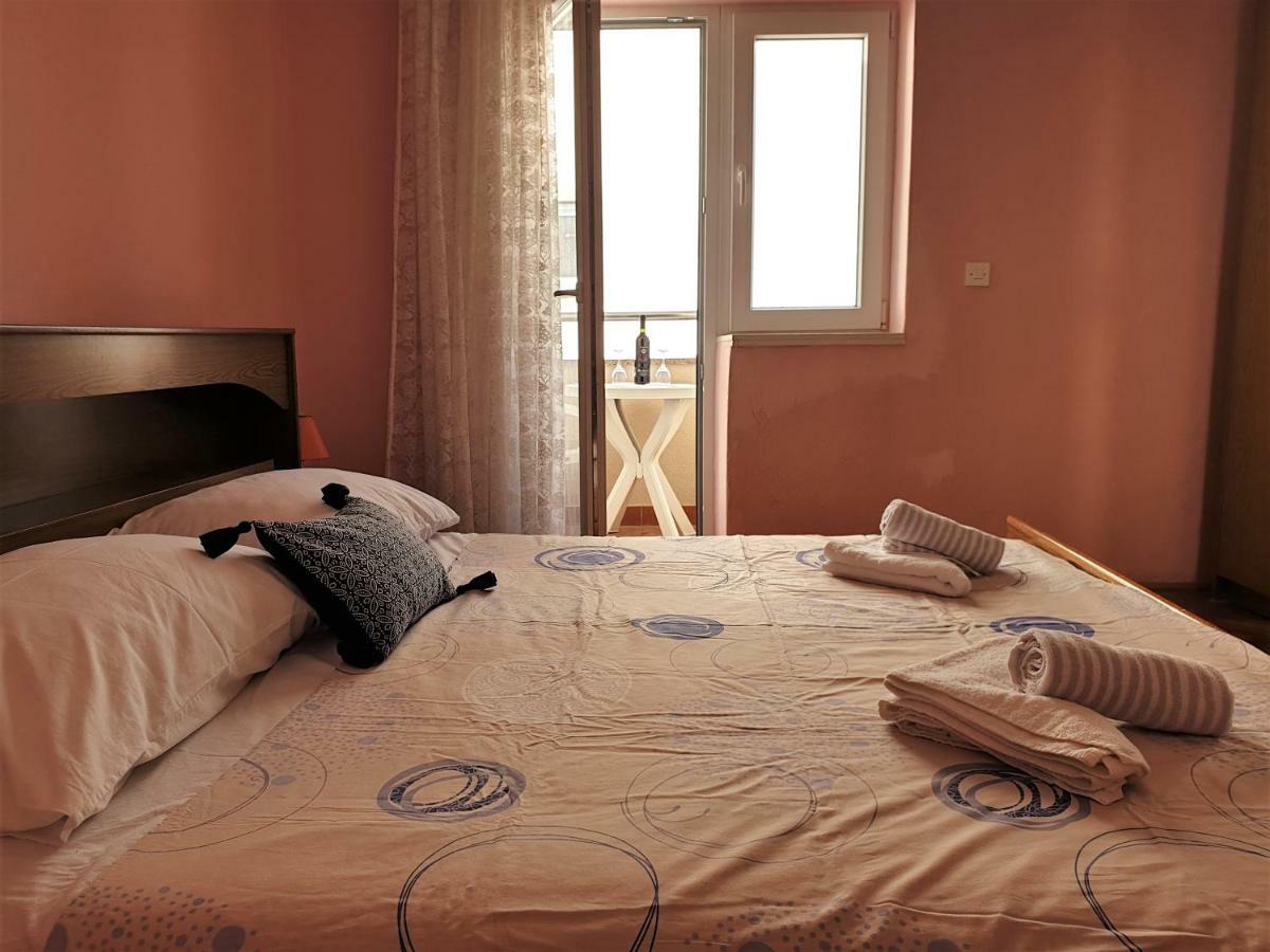 Guest House Miro Novalja Buitenkant foto